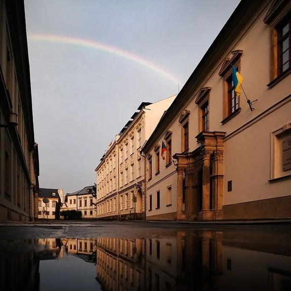 Po bouřce letní déšť, při dešti duha. 🌈💙
.
.
.
#olomouc #univerzitnimesto #univerzitapalackeho #palackyuniversity